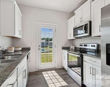 8435 Jane Drive - Photo Thumbnail 7