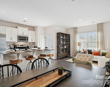 8435 Jane Drive - Photo Thumbnail 3