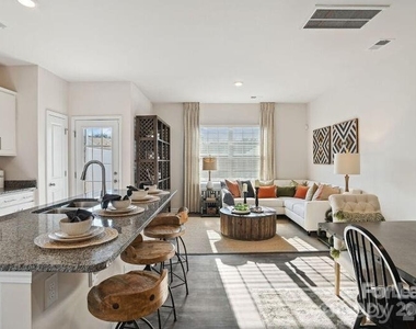 8435 Jane Drive - Photo Thumbnail 4