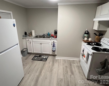 605 Center Street Nw - Photo Thumbnail 2