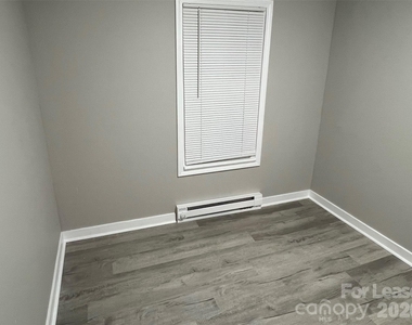 605 Center Street Nw - Photo Thumbnail 4