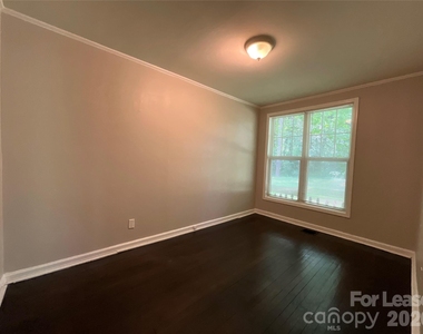 6013 Carver Boulevard - Photo Thumbnail 7