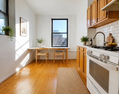 788 Park Place - Photo Thumbnail 2
