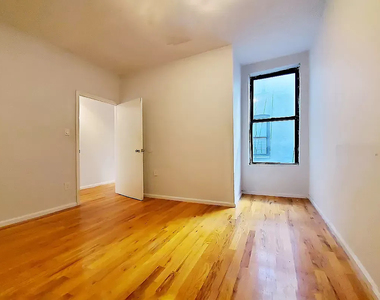 788 Park Place - Photo Thumbnail 5