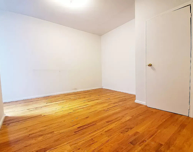 788 Park Place - Photo Thumbnail 7