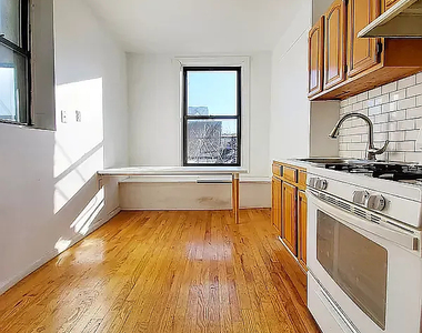788 Park Place - Photo Thumbnail 3