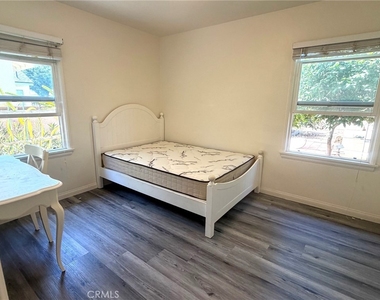 1023 E Thelborn Avenue - Photo Thumbnail 10