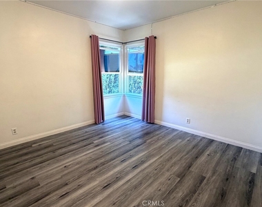 1023 E Thelborn Avenue - Photo Thumbnail 7