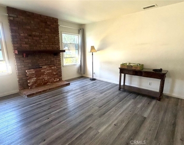 1023 E Thelborn Avenue - Photo Thumbnail 2