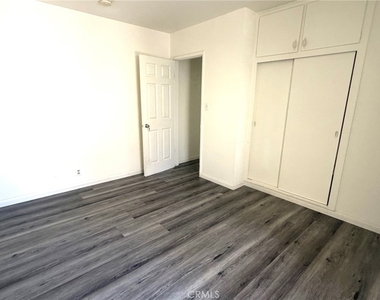 1023 E Thelborn Avenue - Photo Thumbnail 8