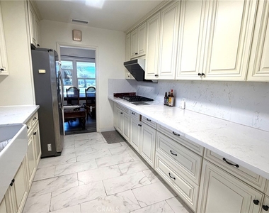 1023 E Thelborn Avenue - Photo Thumbnail 4