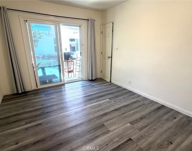1023 E Thelborn Avenue - Photo Thumbnail 11