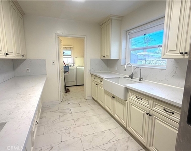 1023 E Thelborn Avenue - Photo Thumbnail 5