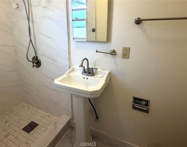 1023 E Thelborn Avenue - Photo Thumbnail 12