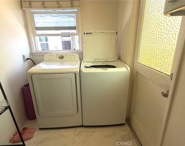 1023 E Thelborn Avenue - Photo Thumbnail 6