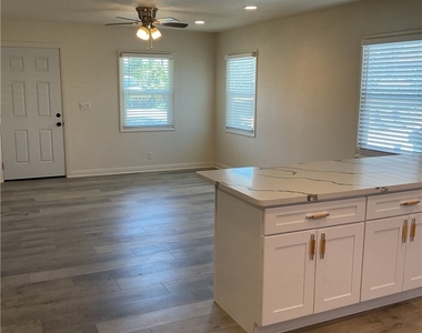 816 W G - Photo Thumbnail 3