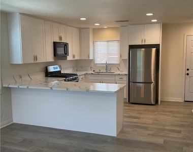 816 W G - Photo Thumbnail 4