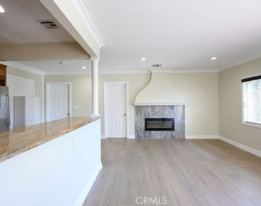 6437 Enfield Avenue - Photo Thumbnail 15