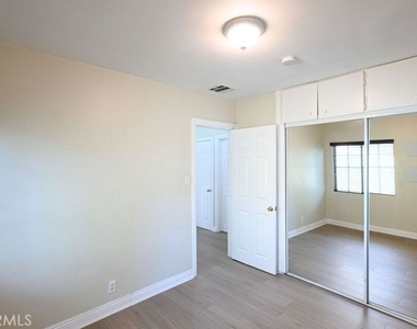 6437 Enfield Avenue - Photo Thumbnail 27