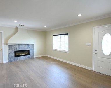 6437 Enfield Avenue - Photo Thumbnail 13