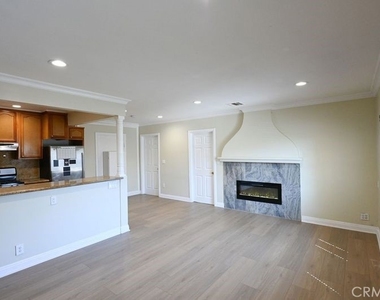 6437 Enfield Avenue - Photo Thumbnail 17