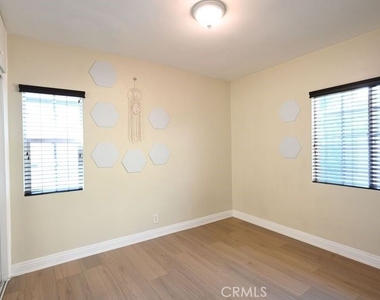 6437 Enfield Avenue - Photo Thumbnail 26