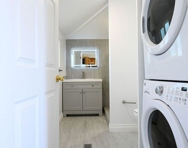 6437 Enfield Avenue - Photo Thumbnail 6