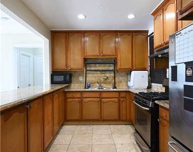 6437 Enfield Avenue - Photo Thumbnail 10