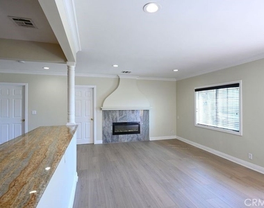 6437 Enfield Avenue - Photo Thumbnail 16