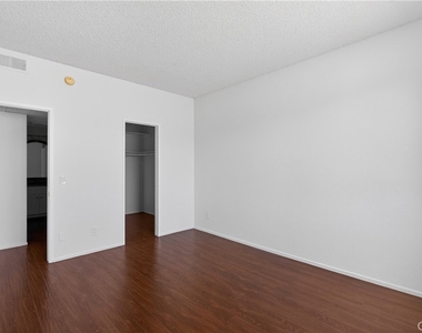 4441 Woodman Avenue - Photo Thumbnail 17