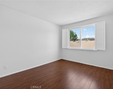 4441 Woodman Avenue - Photo Thumbnail 16