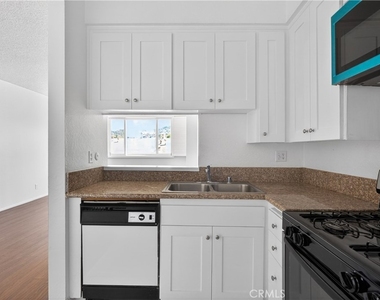4441 Woodman Avenue - Photo Thumbnail 15