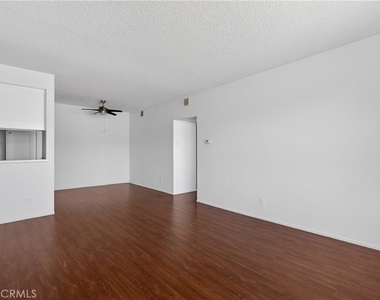 4441 Woodman Avenue - Photo Thumbnail 10