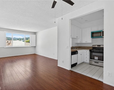 4441 Woodman Avenue - Photo Thumbnail 12