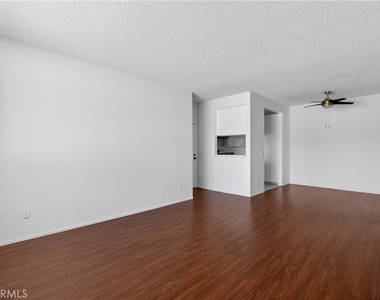 4441 Woodman Avenue - Photo Thumbnail 9