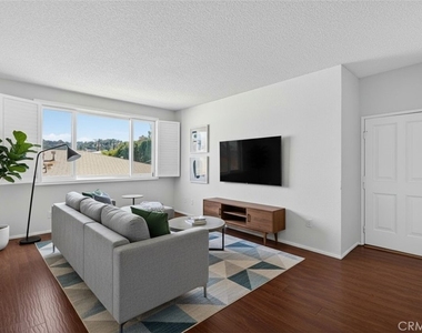 4441 Woodman Avenue - Photo Thumbnail 7