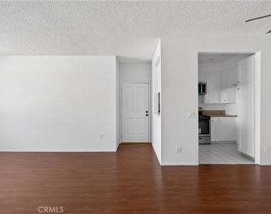 4441 Woodman Avenue - Photo Thumbnail 5