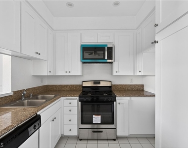 4441 Woodman Avenue - Photo Thumbnail 13