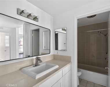 4441 Woodman Avenue - Photo Thumbnail 19