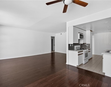4441 Woodman Avenue - Photo Thumbnail 8