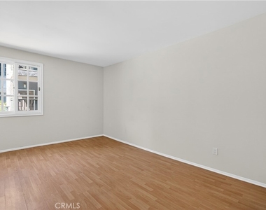 4441 Woodman Avenue - Photo Thumbnail 15