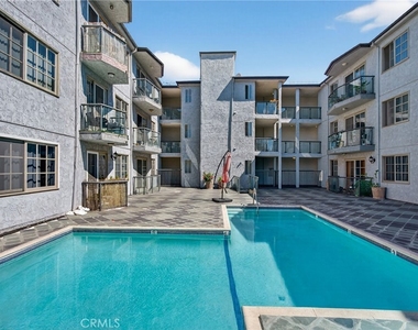 4441 Woodman Avenue - Photo Thumbnail 23