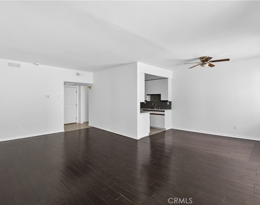 4441 Woodman Avenue - Photo Thumbnail 7