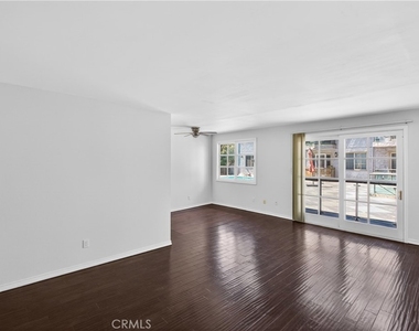 4441 Woodman Avenue - Photo Thumbnail 6