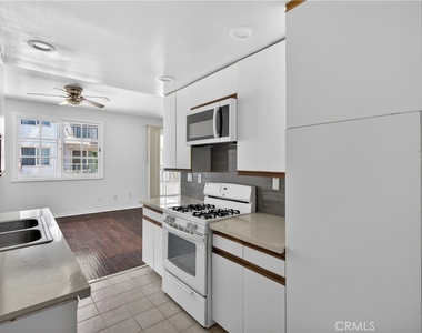 4441 Woodman Avenue - Photo Thumbnail 12