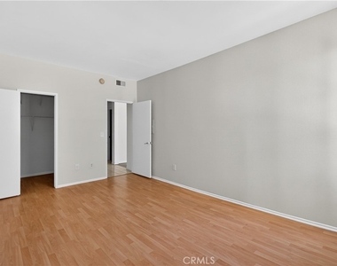 4441 Woodman Avenue - Photo Thumbnail 16