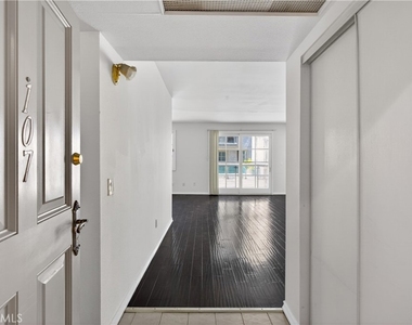 4441 Woodman Avenue - Photo Thumbnail 4