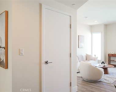 1101 S Harvard Boulevard - Photo Thumbnail 13