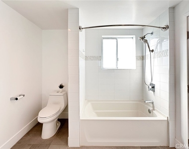 1101 S Harvard Boulevard - Photo Thumbnail 12