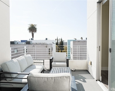 1101 S Harvard Boulevard - Photo Thumbnail 24